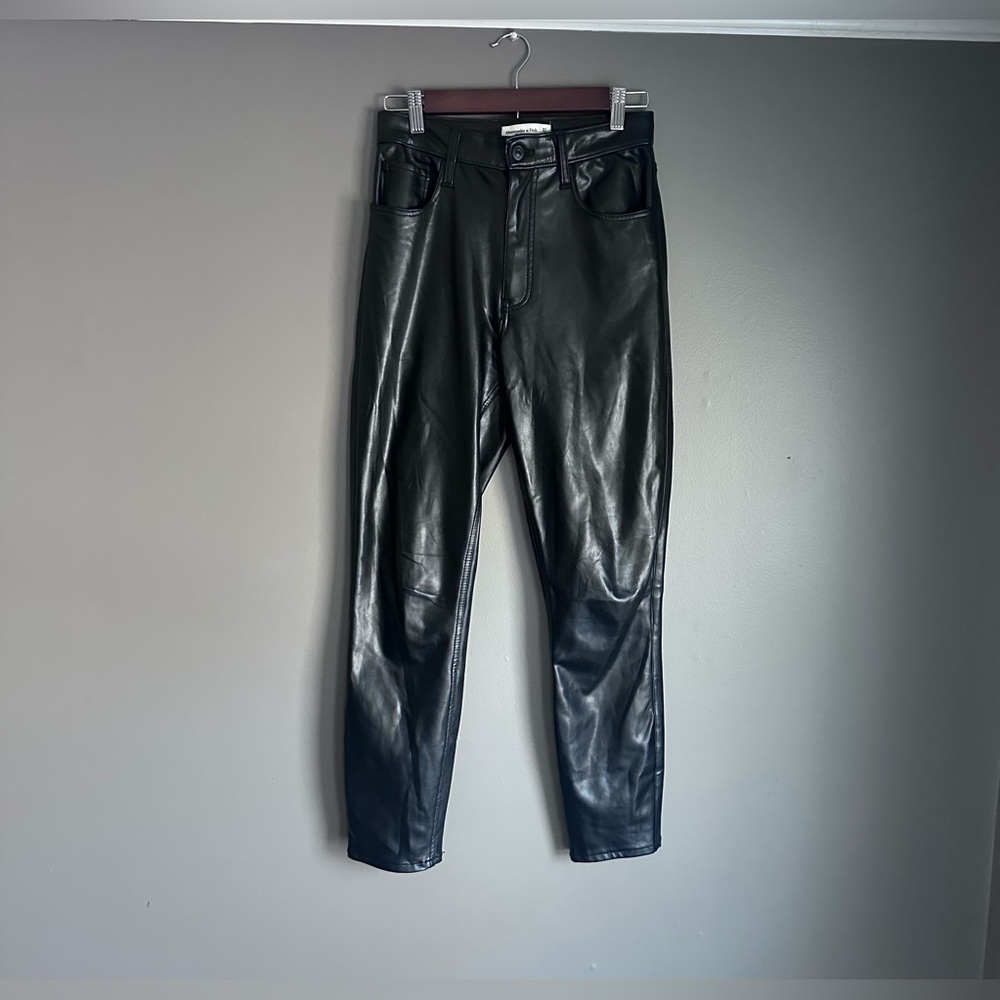 Abercrombie & Fitch Pleather Skinny High-Rise Pants – Size 4 – Black